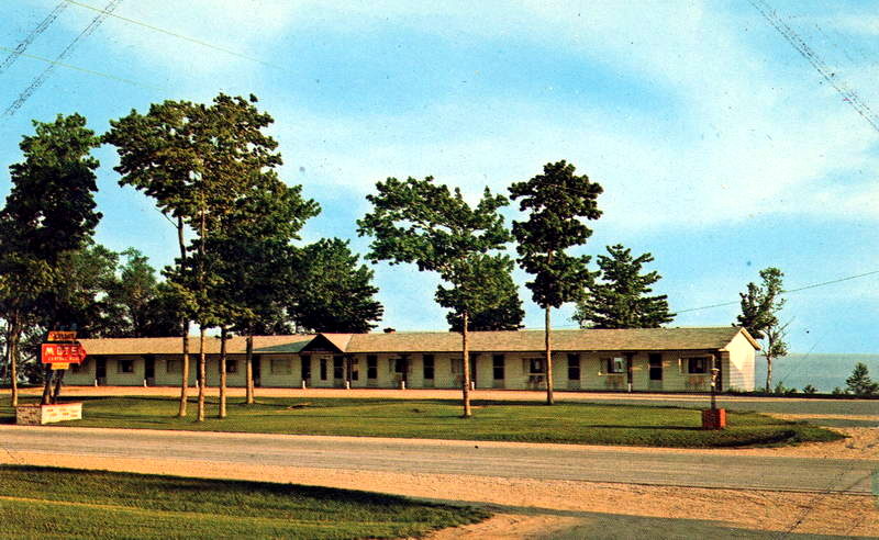 Skyline Motel - Vintage Postcard (newer photo)